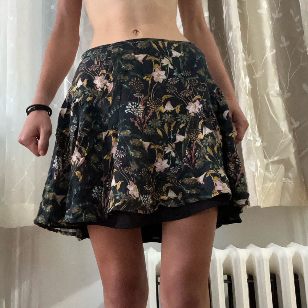 dark floral pattern mini skirt